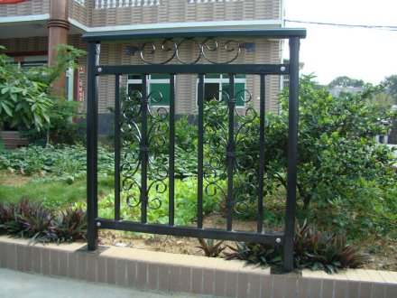 陽臺護欄裝修怎樣才規范？陽臺護欄廠家總結了