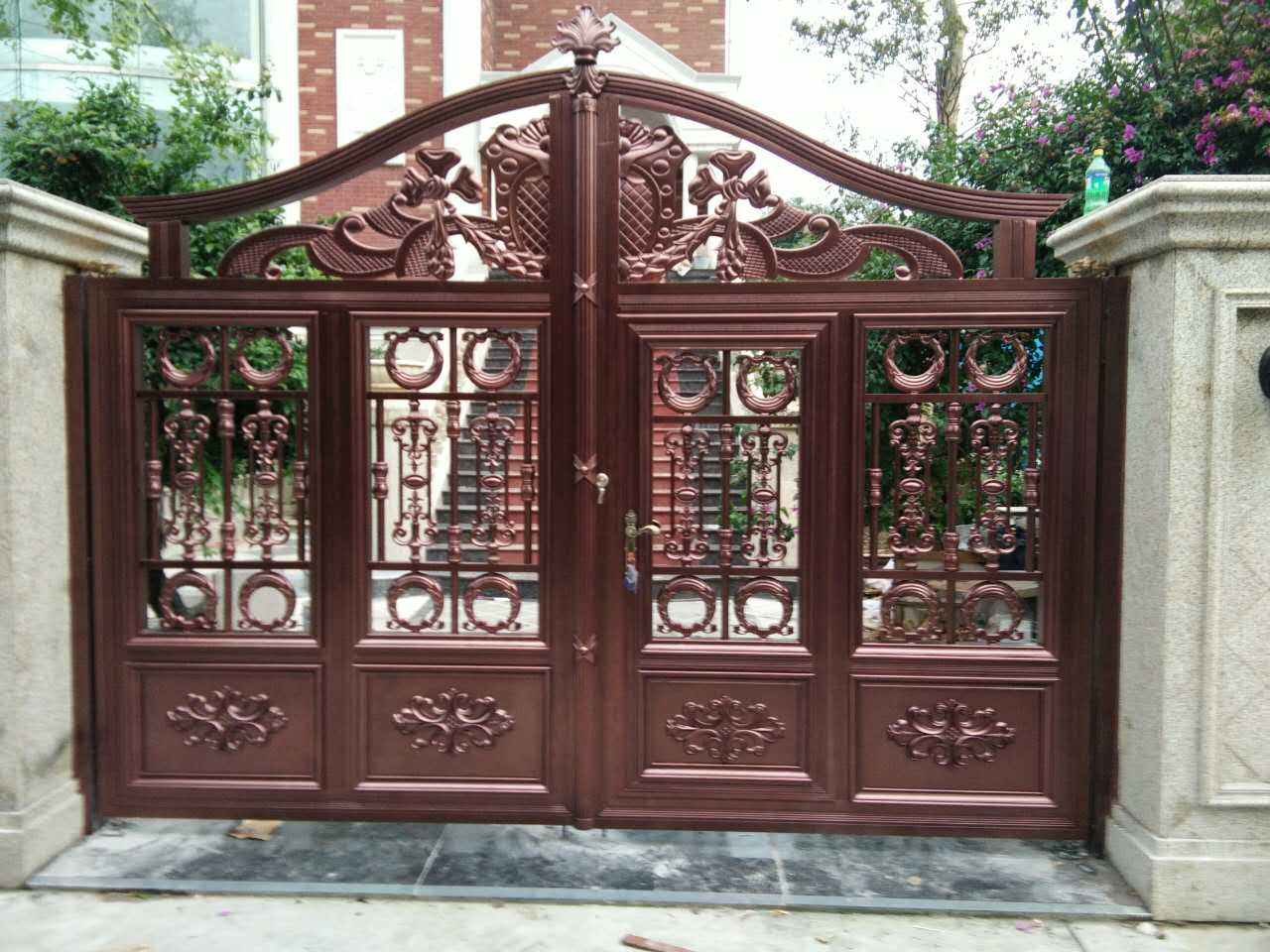 濟(jì)南鋁藝大門選安誠(chéng)，精致耐用